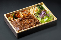 A5ランク黒毛和牛サーロインと炭焼きカルビ焼肉弁当【お茶付き】