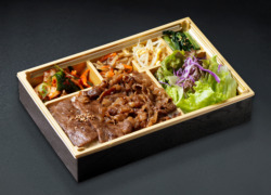 A5ランク黒毛和牛サーロインと炭焼きカルビ焼肉弁当【お茶付き】