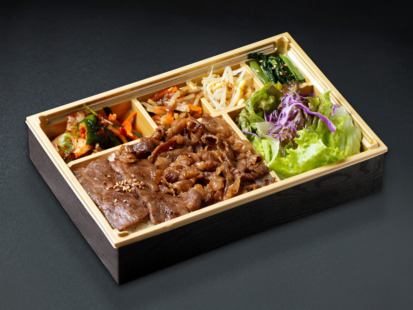 A5ランク黒毛和牛サーロインと炭焼きカルビ焼肉弁当【お茶付き】