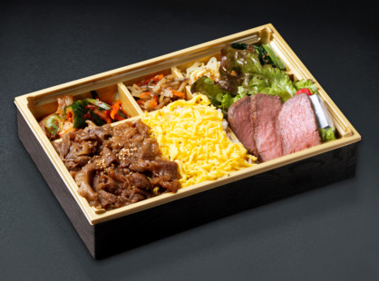 A5ランク黒毛和牛ステーキと炭火焼カルビの焼肉弁当【お茶付き】