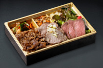 A5ランク黒毛和牛ステーキと炭火焼カルビとタン塩焼肉弁当【お茶付き】