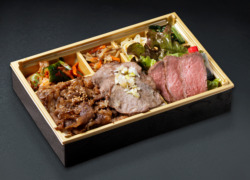 A5ランク黒毛和牛ステーキと炭火焼カルビとタン塩焼肉弁当【お茶付き】