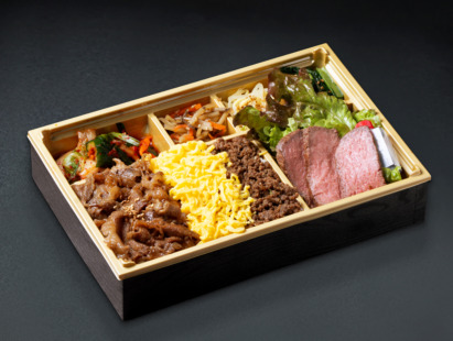 A5黒毛和牛ステーキと彩りの焼肉弁当【お茶付き】