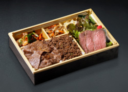 A5ランク黒毛和牛ステーキと希少部位みすじの焼肉弁当【お茶付き】