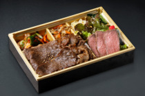 A5ランク黒毛和牛ステーキとカルビ盛り合わせ弁当【お茶付き】
