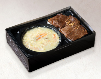 【加熱容器】あつあつ牛骨スープとA5ランク黒毛和牛カルビの焼肉弁当【お茶付き】