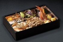 松茸＆A5和牛のすき焼きのおせち弁当【お茶付き】