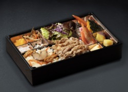 松茸＆A5和牛のすき焼きのおせち弁当【お茶付き】