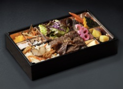 松茸＆A5希少部位みすじのおせち弁当【お茶付き】