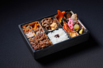 A5和牛の炭焼きカルビとすき焼き膳