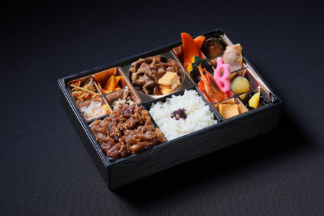 A5和牛の炭焼きカルビとすき焼き膳