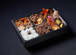 A5和牛の特製そぼろとすき焼き膳