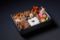 A5ランク黒毛和牛カルビとすき焼き膳