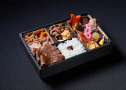 A5ランク黒毛和牛カルビとすき焼き膳