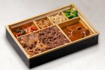 A5ランク黒毛和牛炭焼きカルビ＆特製そぼろ＆A5和牛ビーフシチュー弁当