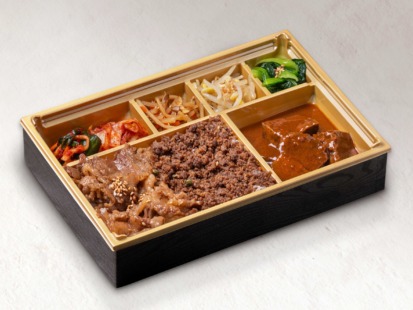 A5ランク黒毛和牛炭焼きカルビ＆特製そぼろ＆A5和牛ビーフシチュー弁当